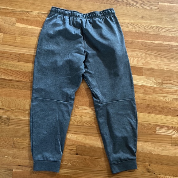 Men’s Nike DriFit sweatpants - Picture 4 of 5